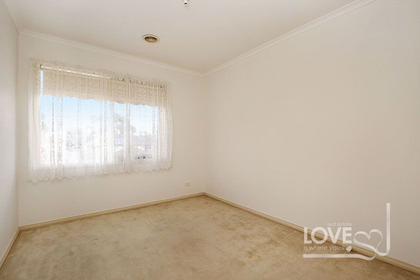 BEAUTIFULLY PRESENTED 3 BEDROOM TOWNHOUSE