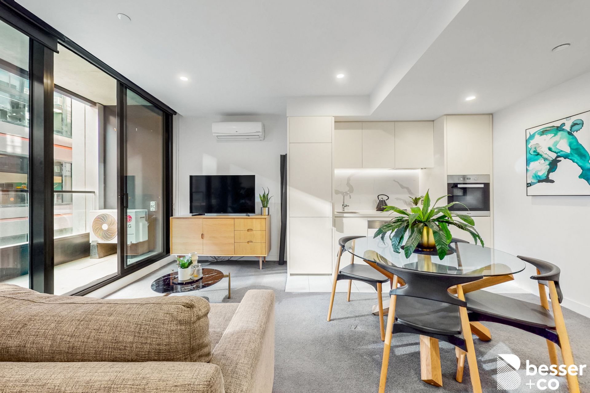 427/555 St Kilda Road, Melbourne - Thumbnail 2