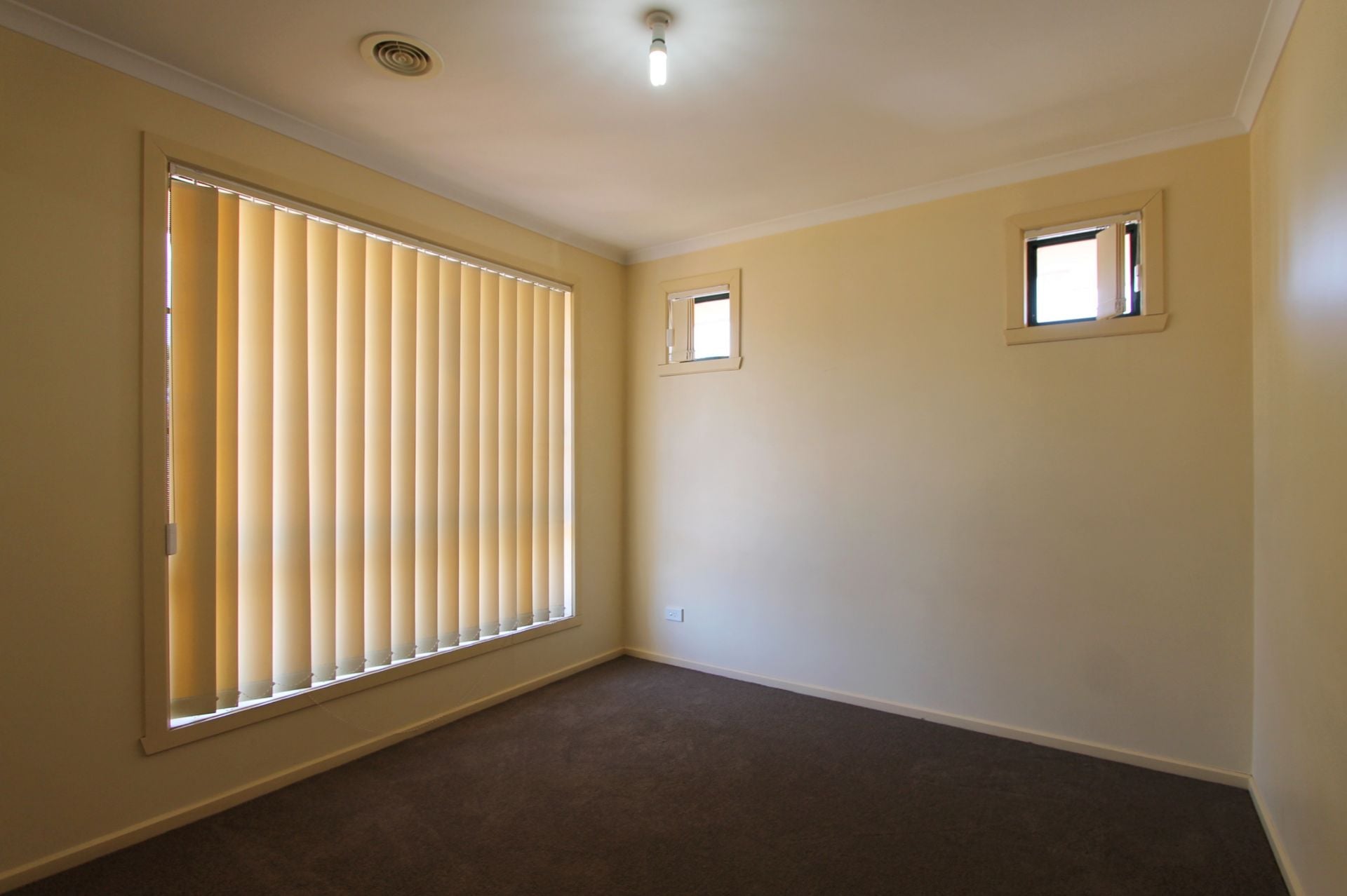 LOW MAINTENANCE, GREAT LOCATION!
