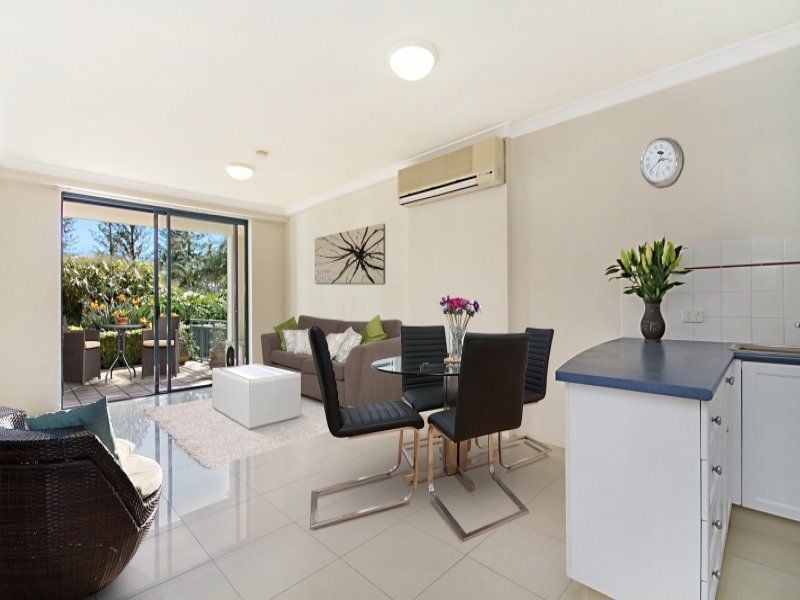 131/99 Griffith Street 'Calypso Plaza' COOLANGATTA QLD, 'Calypso Plaza' Coolangatta - Thumbnail 2