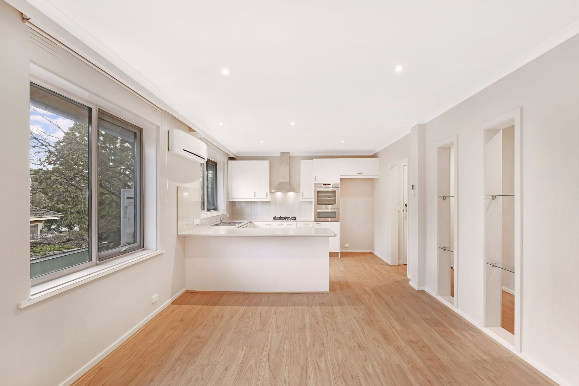 **Modern & Light**