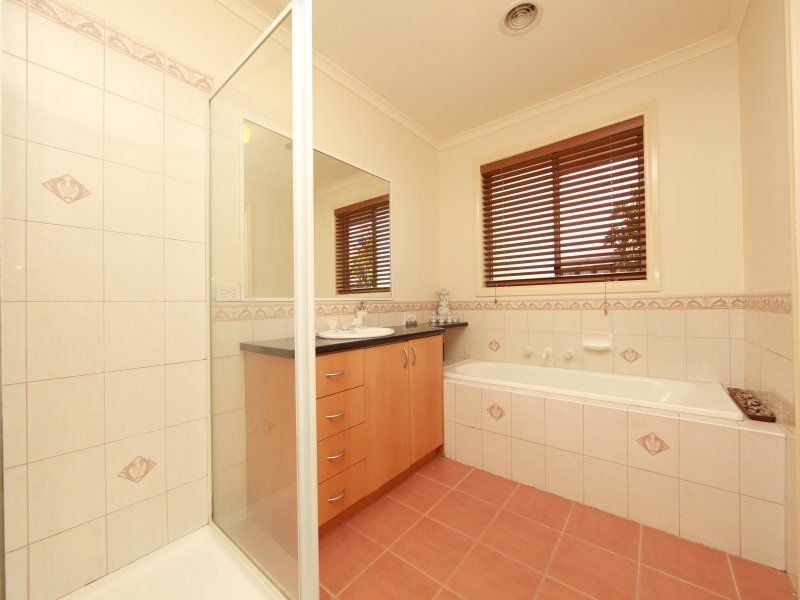 12 Astair Avenue SOUTH MORANG, South Morang - Thumbnail 7