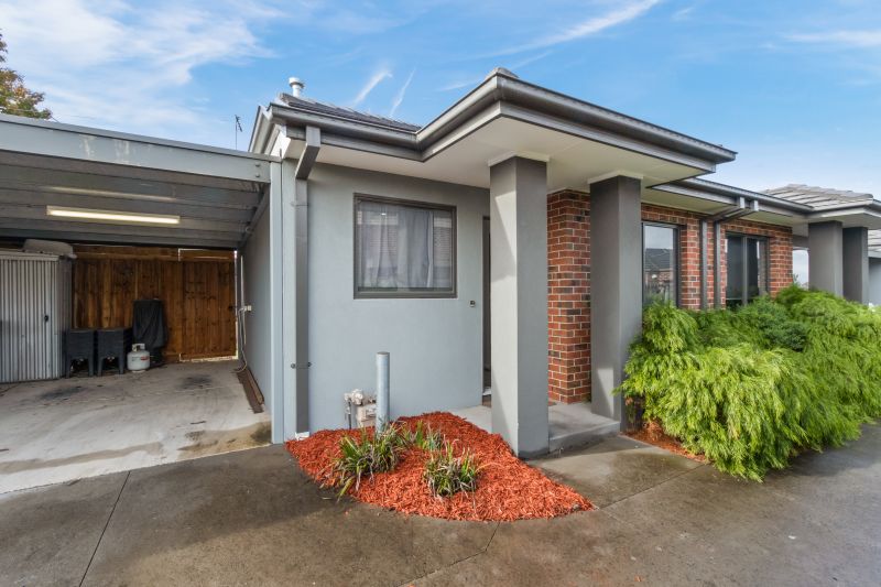 2/123 St Vigeons Road, Reservoir