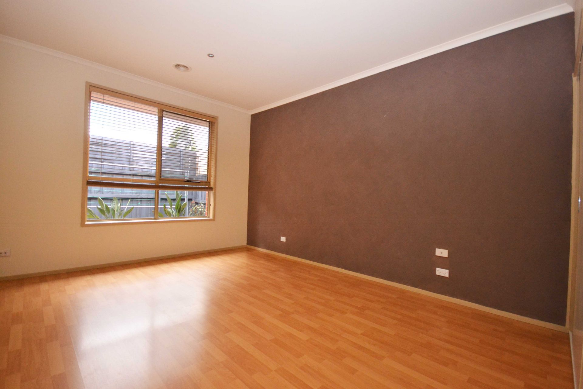 GREAT SPACE THAT HAS YOU SINGIN ALL THE WAY!!
