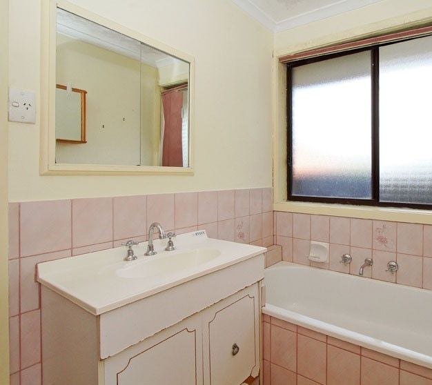 A HANDSOME HOME FOR A HANDSOME VALUE !!!