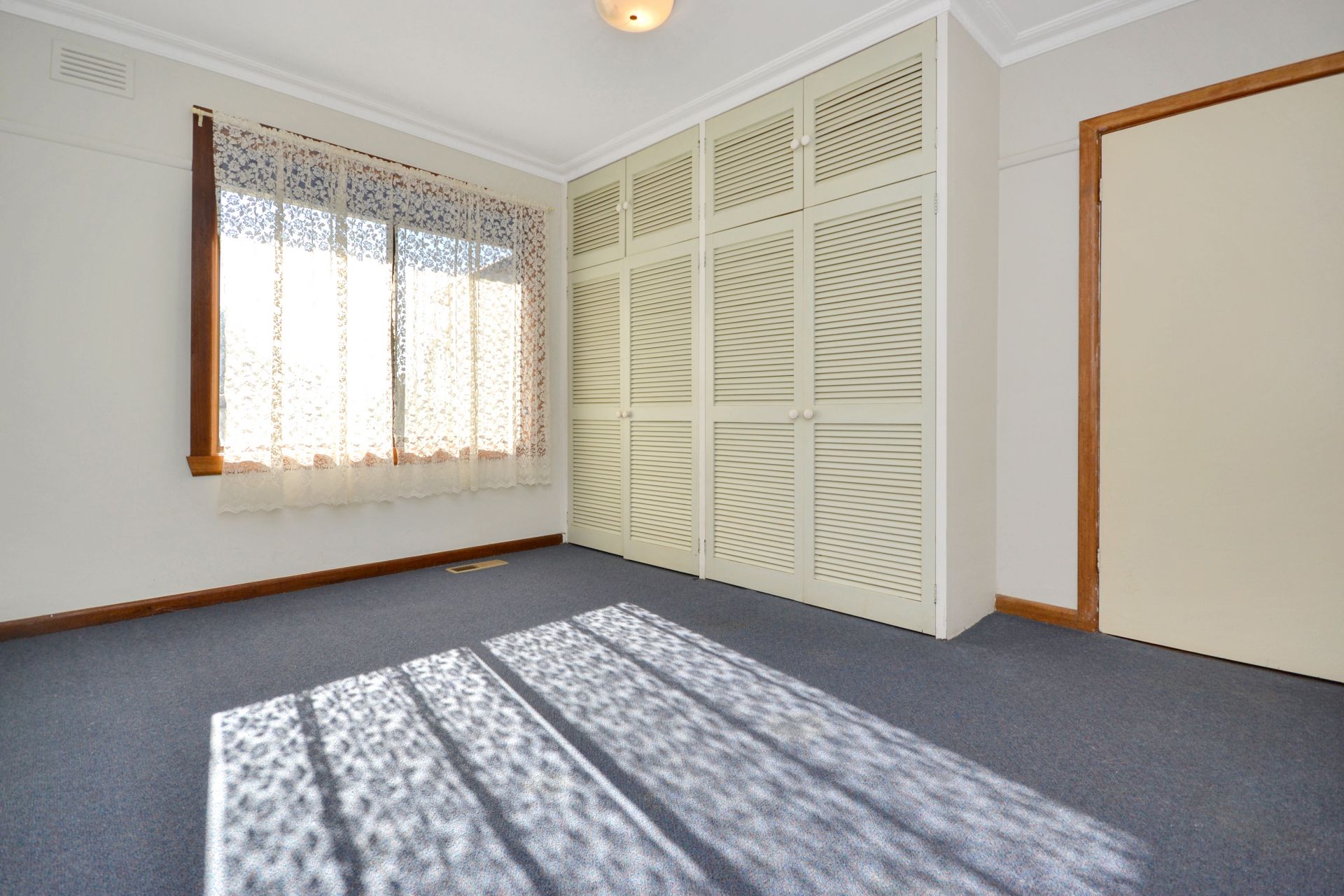 CUTE, COSY AND CONVENIENTLY LOCATED