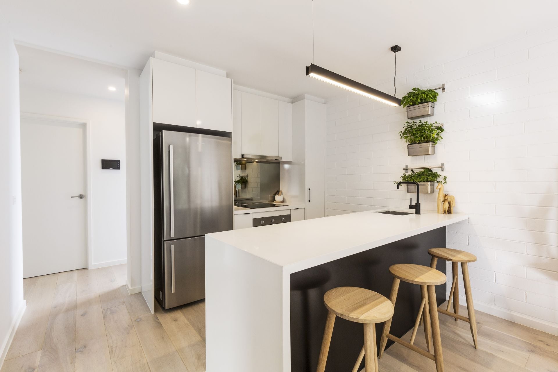 Luxury Living With Envious City Views Close to High Street!