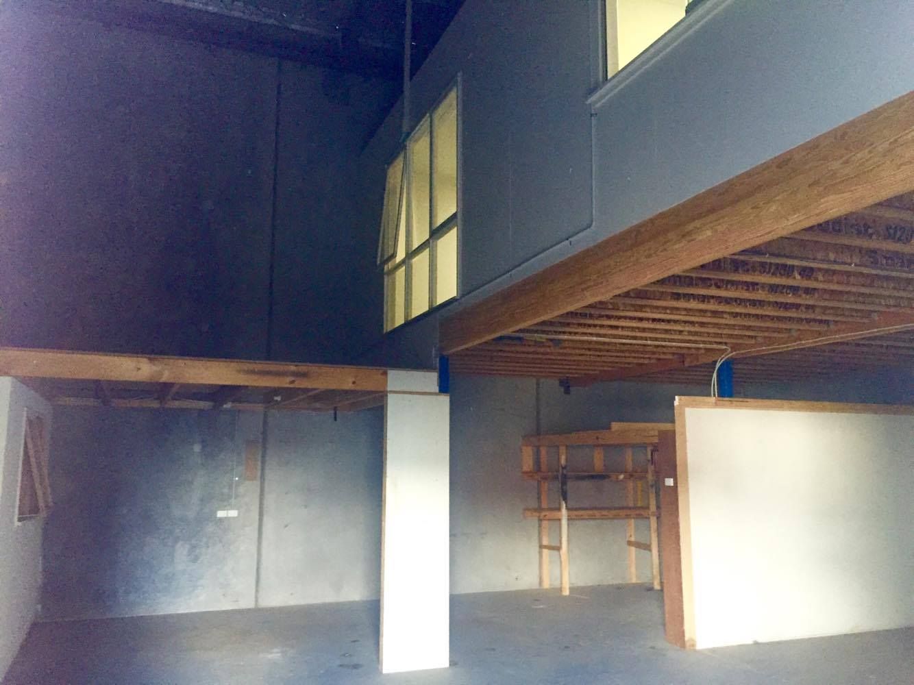 EXTRA HIGH CLEARANCE OFFICE/WAREHOUSE