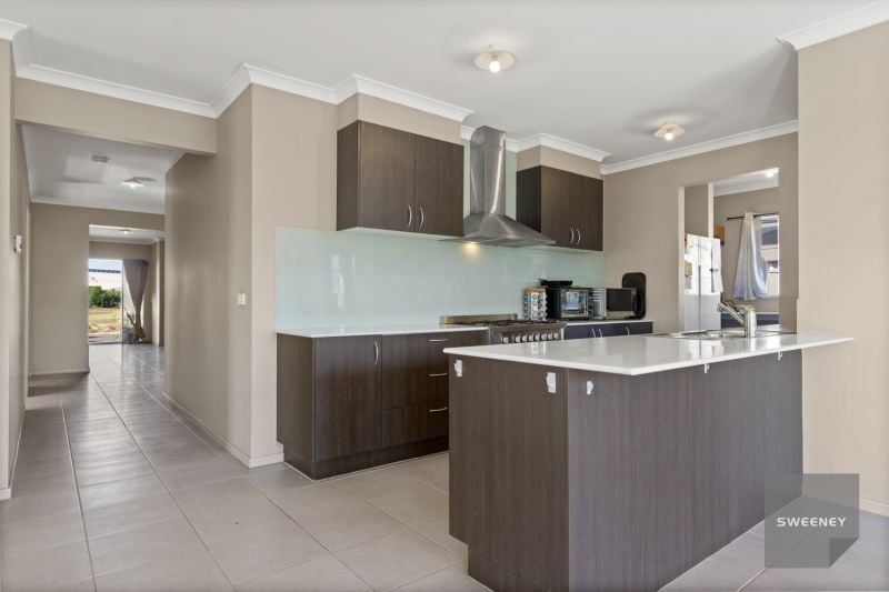 11 Moonglow Crescent, Maddingley - Thumbnail 4