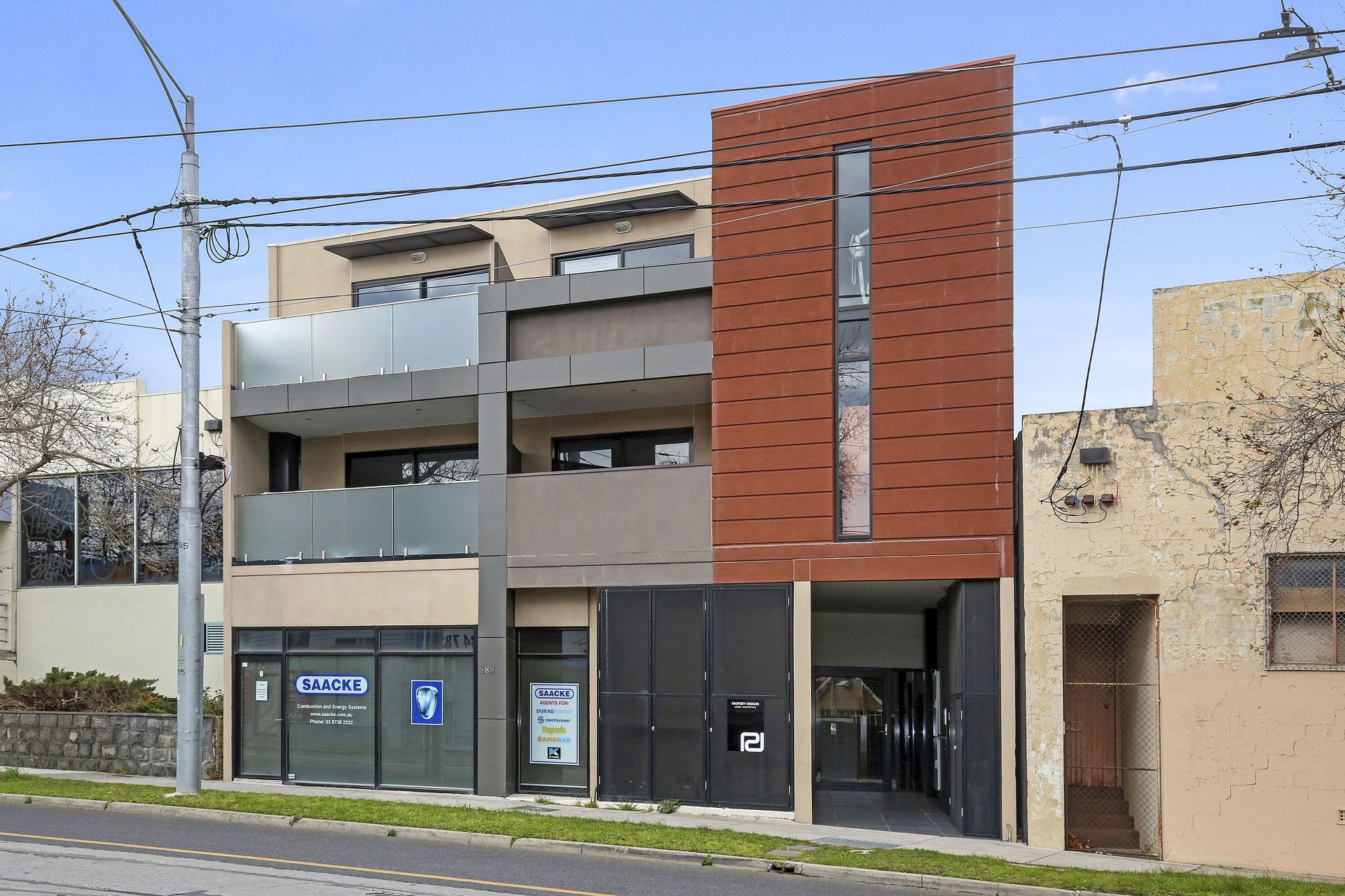 NEAR NEW RETAIL/OFFICE SPACE WITH EXCELLENT EXPOSURE