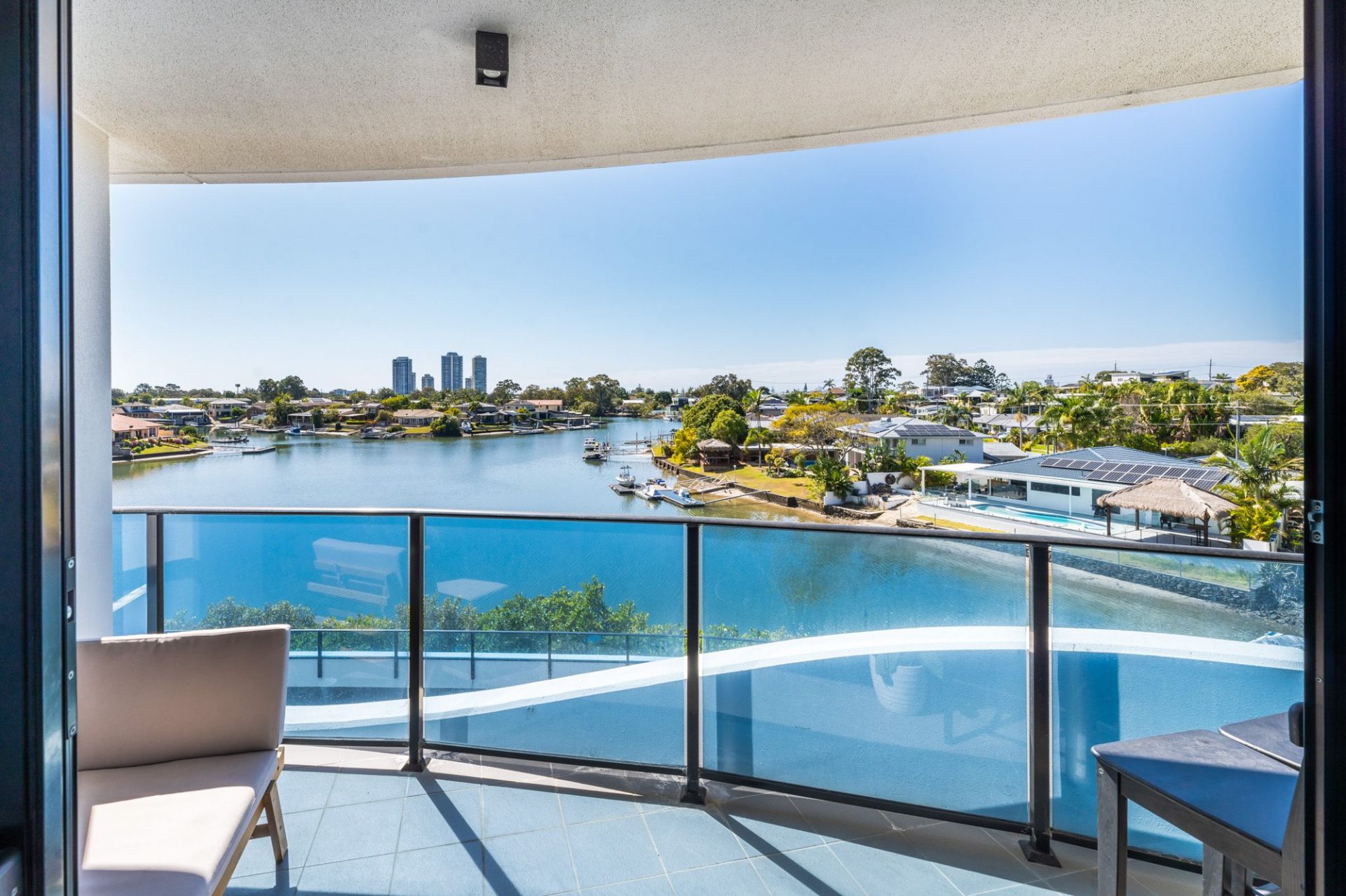 2205/5 Harbour Side Court, Biggera Waters - Thumbnail 3