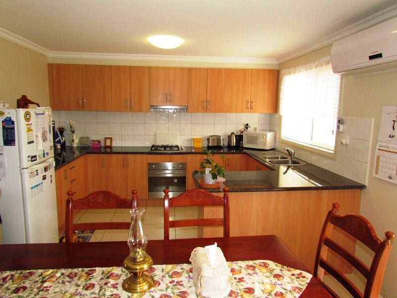 2/44A Second Avenue, Melton South - Thumbnail 4