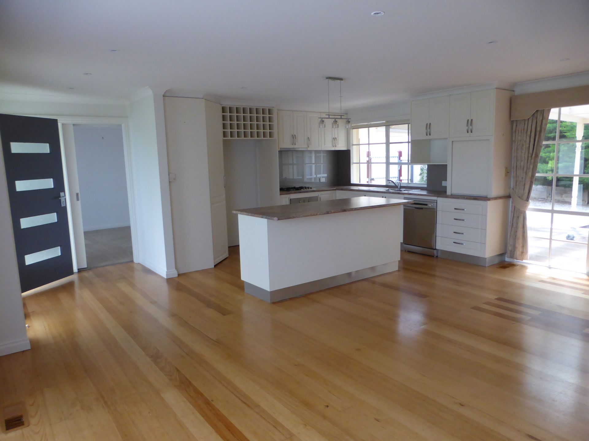 Beautifully Presented Family Home!