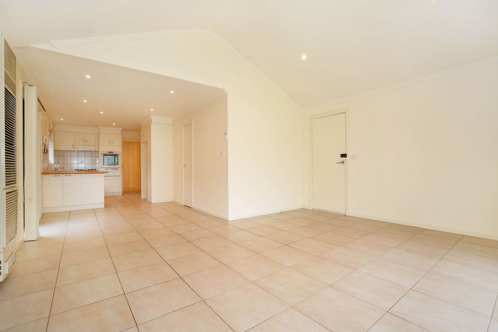 GREAT HOME UNIT & LUXURY LOCATION
