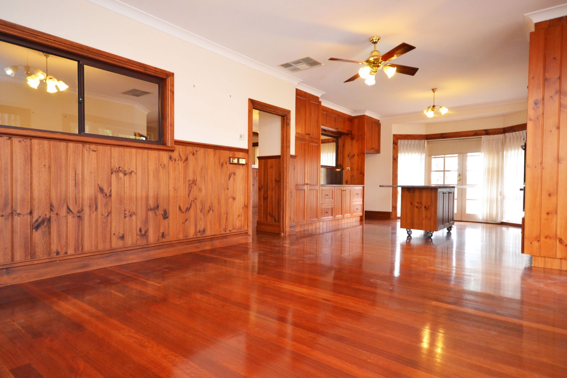 RANCH STYLE LIVING IN THE SUBURBS