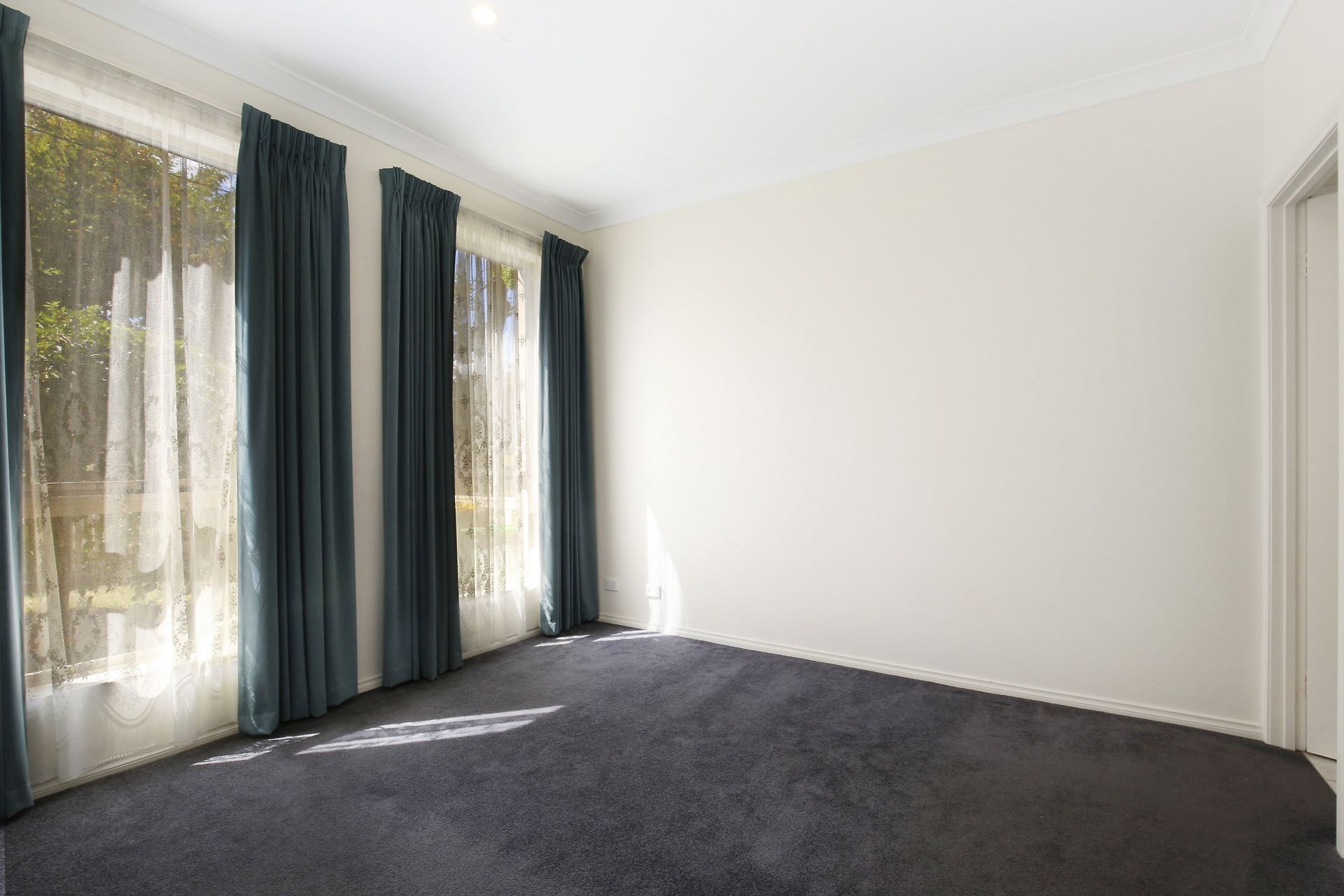 Inviting Lifestyle At Thornbury's Heart!