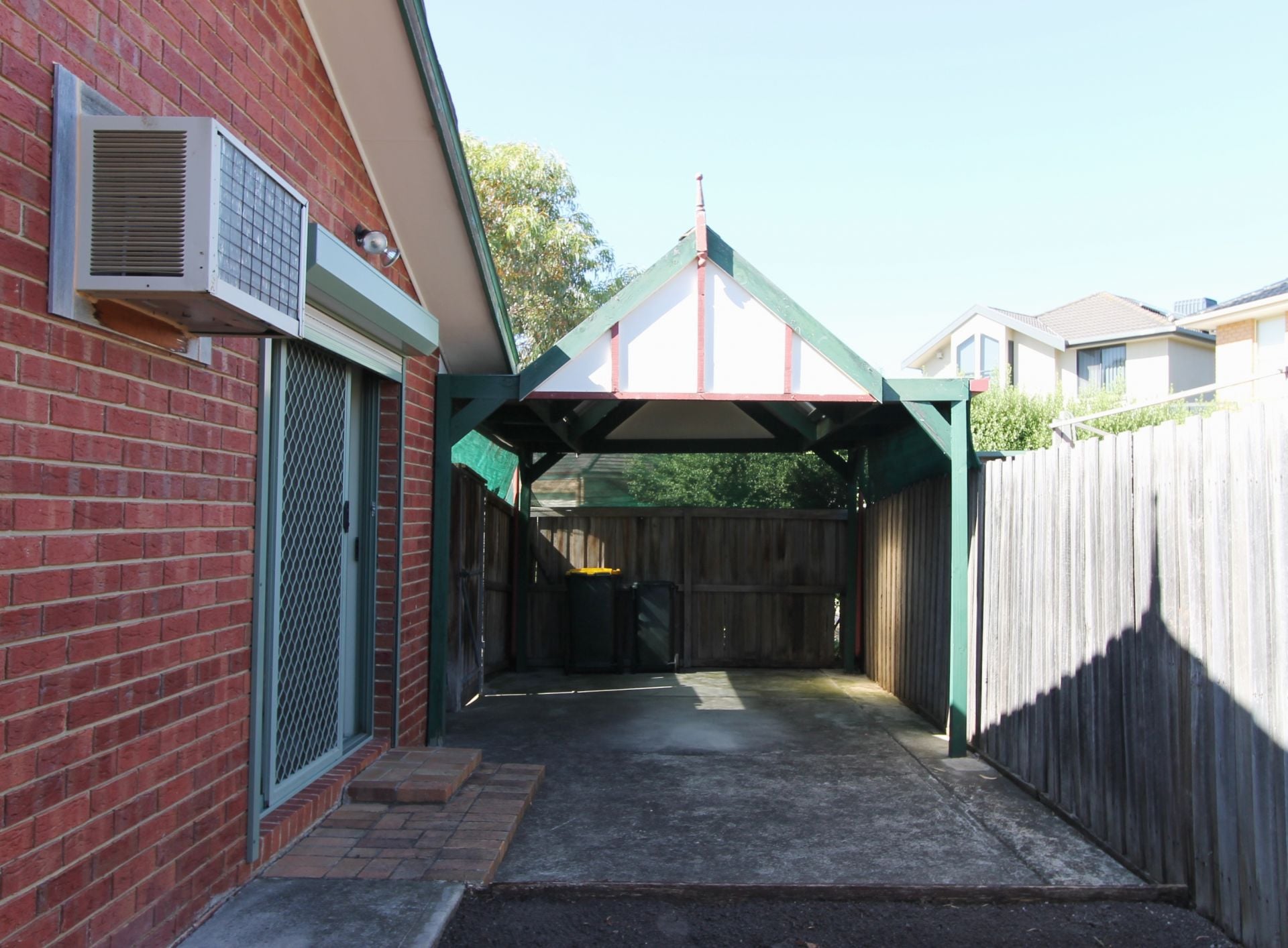 WELCOME HOME !!!   ***GARDENER INCLUDED***
