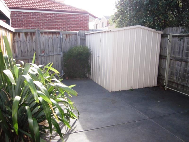 LOOKING FOR LOW MAINTENANCE? WELL LOOK NO FURTHER!!