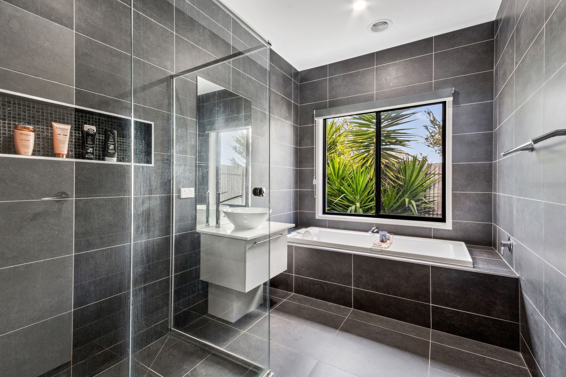 WHEN SIZE, STYLE & LOCATION REALLY MATTER & FULLY FURNISHED