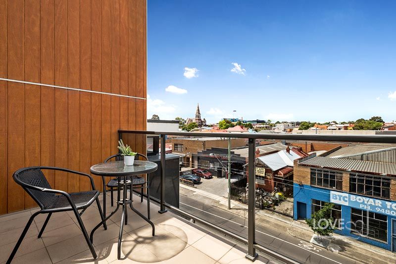 Brilliant 2-Level Abode in a Boutique Complex!!!
