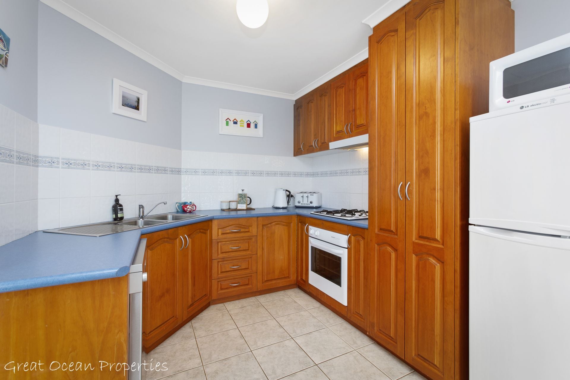 7/28-30 Moore Street, Apollo Bay - Thumbnail 4