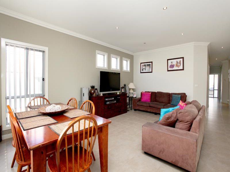 5 Scotsburn Place, Caroline Springs - Thumbnail 3