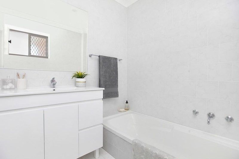 GORGEOUS FULLY RENOVATED TOWNHOUSE