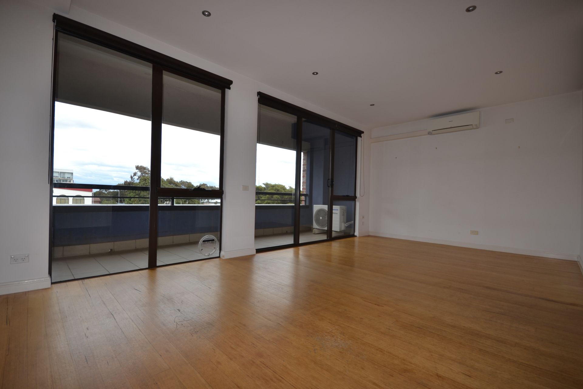 EXCLUSIVE APARTMENT LIVING
