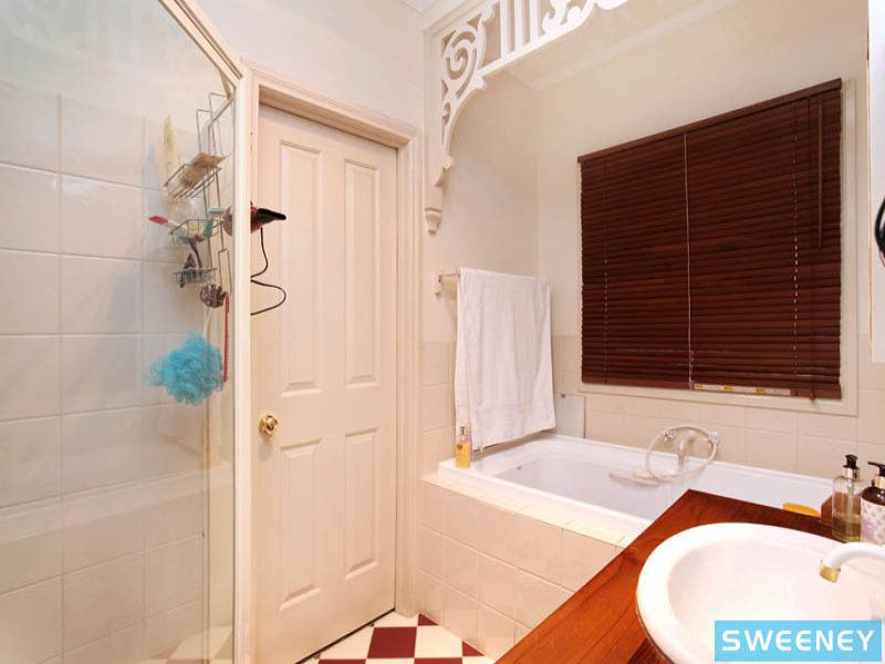 24 Braeside Walk, Caroline Springs - Thumbnail 7