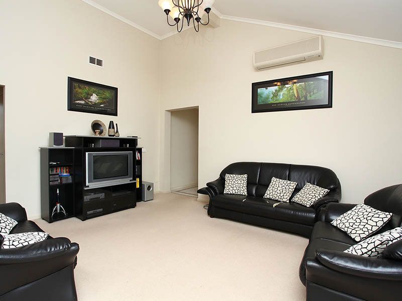 1 Millstream Way, Caroline Springs - Thumbnail 3