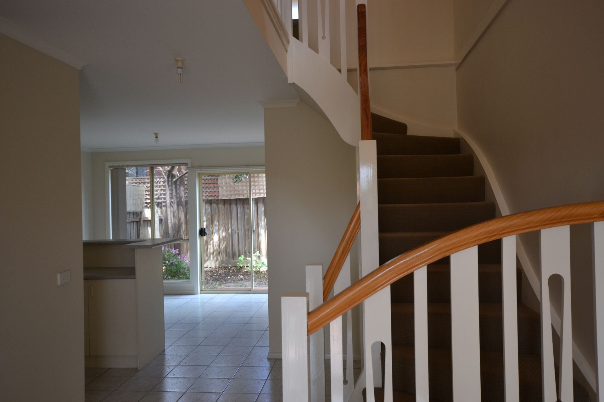 WITHIN WALKING DISTANCE TO SHOPS, TRAIN & BUS