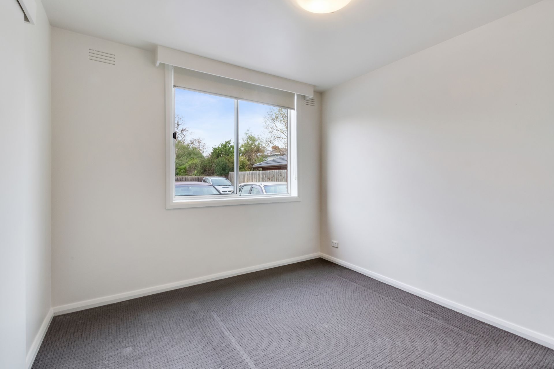 Sensational Ground Floor Apartment in Great Location!