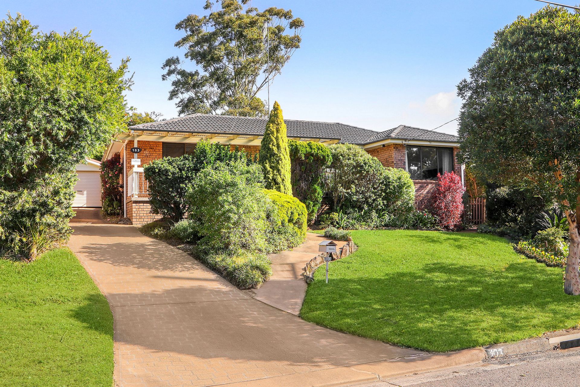 Real Estate For Sale 103 Cresthaven Avenue Bateau Bay , NSW