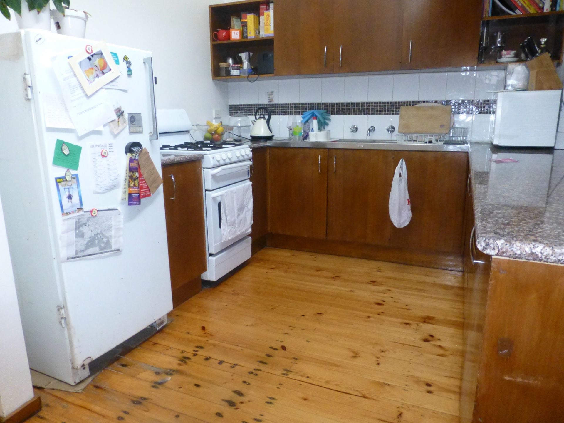 Spacious 2 Bedroom Cosy Unit!