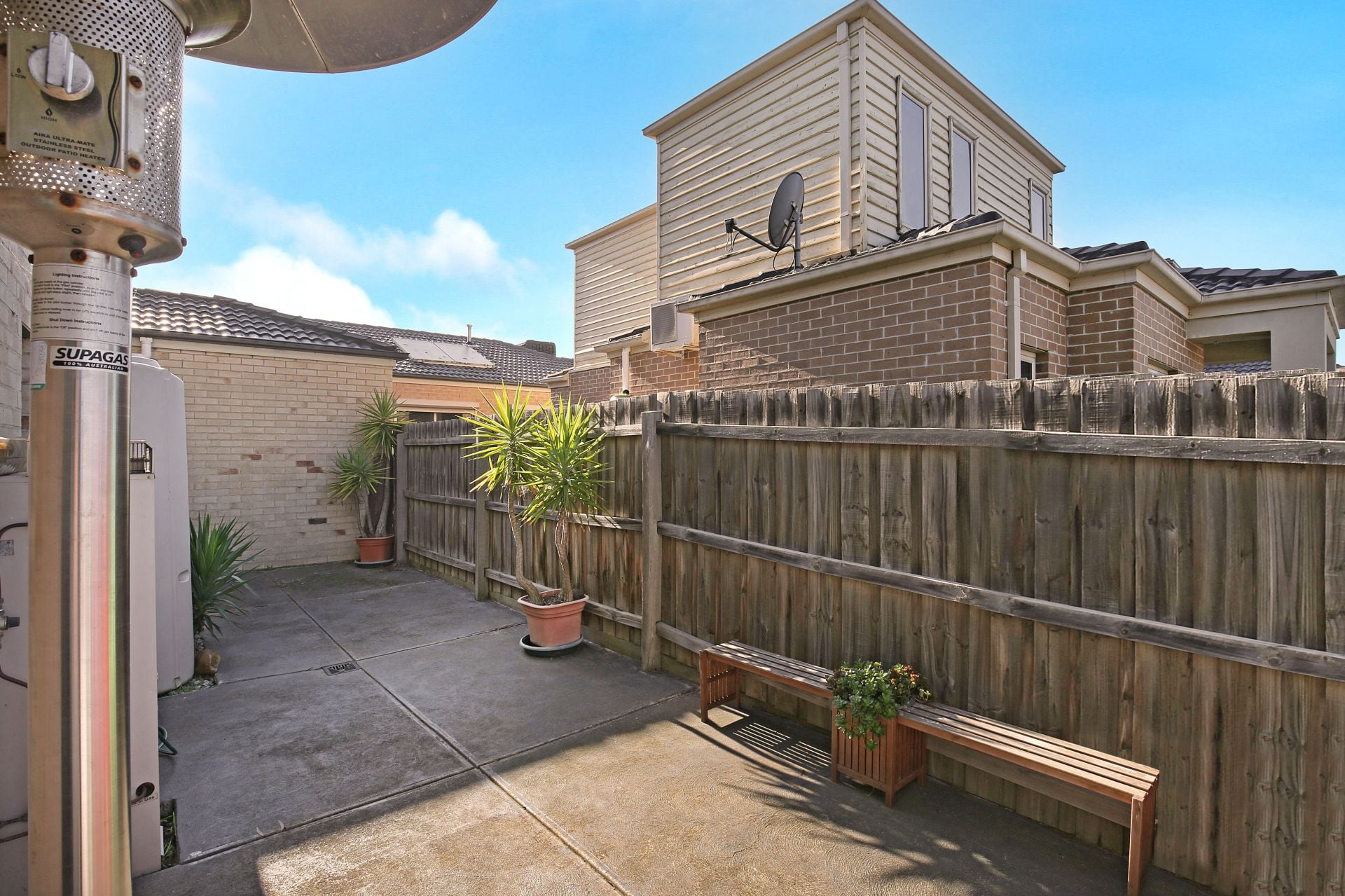 IMMACULATE 2 BEDROOM TOWNHOUSE