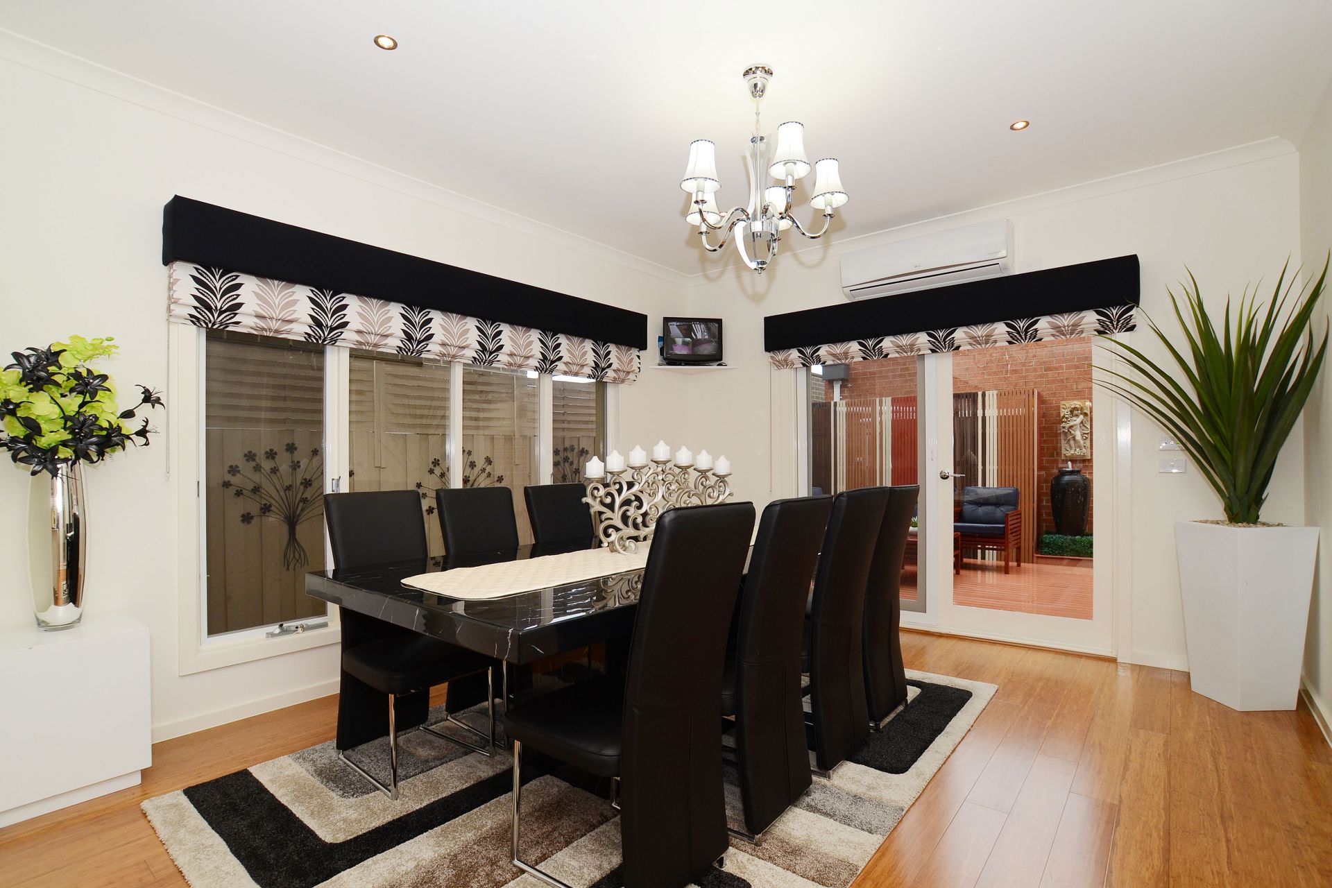 REFINED TOWN RESIDENCE