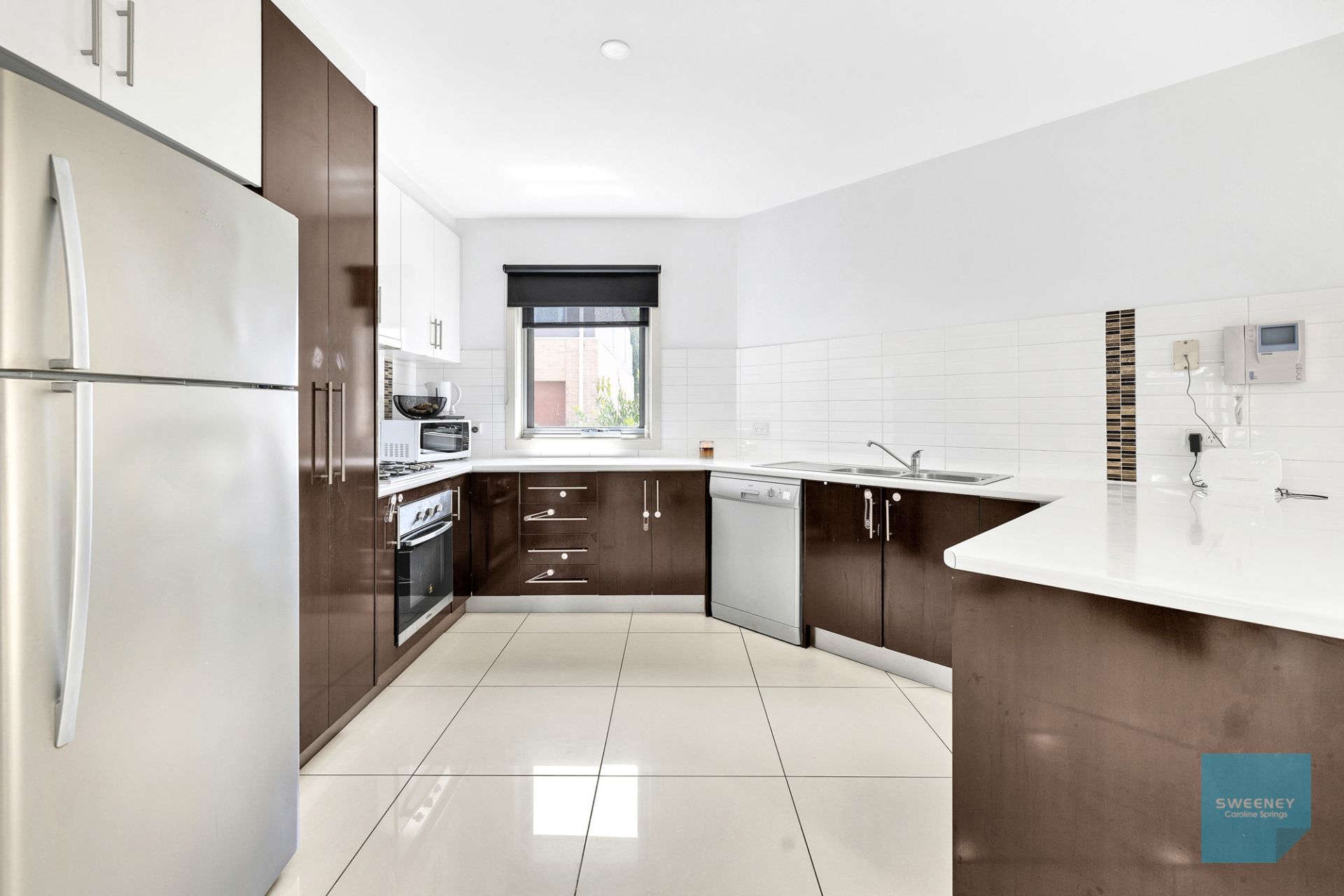 9/5 Strathvea Lane, Caroline Springs - Thumbnail 3