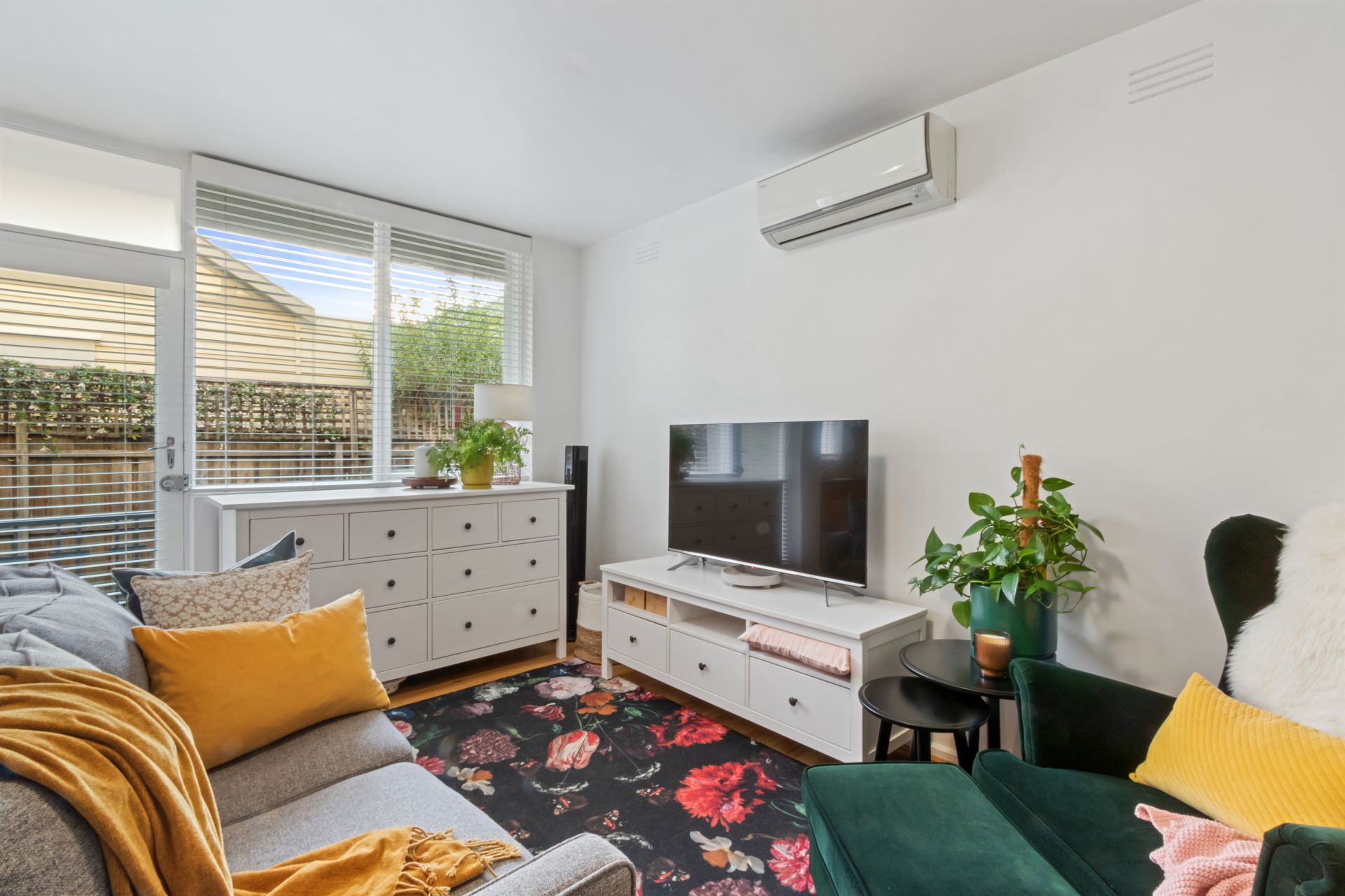 Gorgeous Ground Floor Apartment In Prime Location!