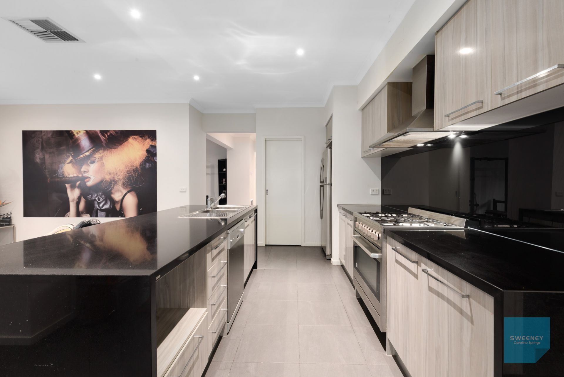 14 Luxor Drive, Fraser Rise - Thumbnail 6