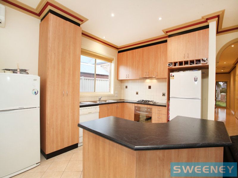 32 Naracoorte Drive, Caroline Springs - Thumbnail 3
