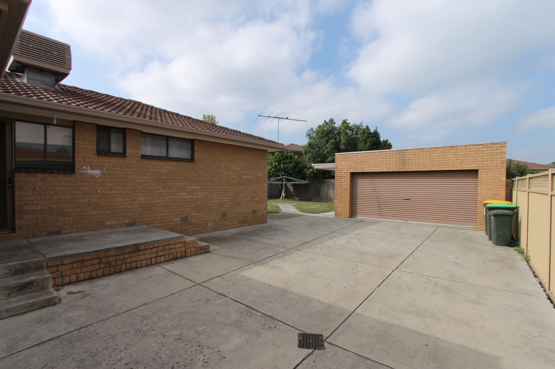 SPACIOUS 4 BEDROOM HOME IN A FANTASTIC LOCATION!