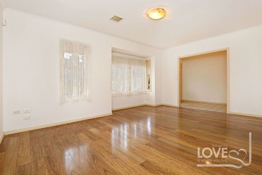 BEAUTIFULLY PRESENTED 3 BEDROOM TOWNHOUSE