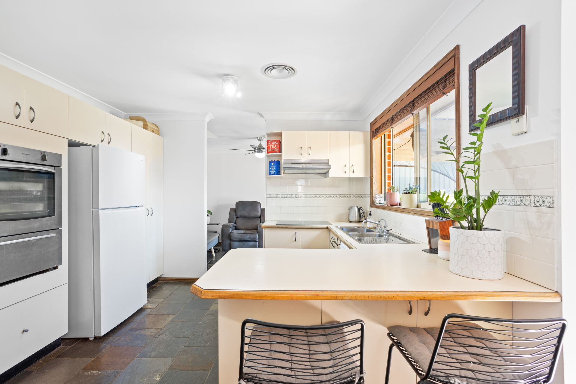 33 Banks Place, Barden Ridge, Barden Ridge - Thumbnail 4
