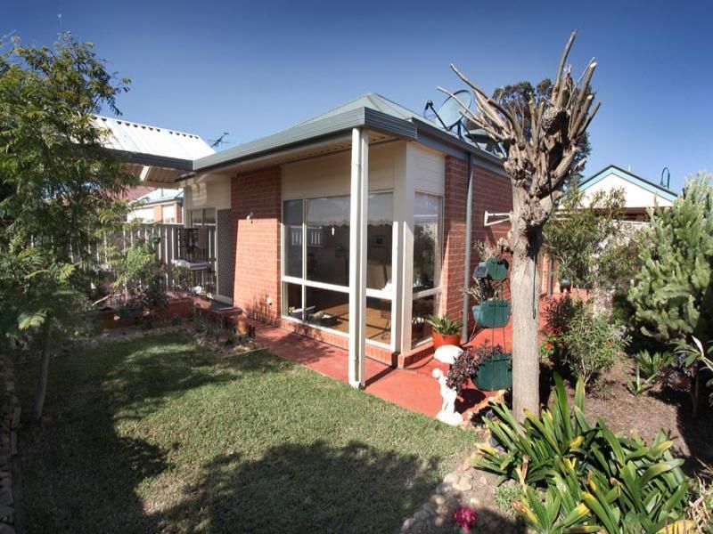 17 Macedon Close, Caroline Springs - Thumbnail 8