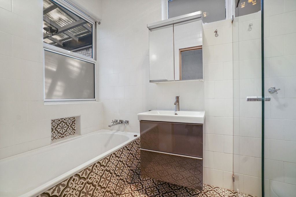 Freshly Renovated One Bedroom House in Annandale