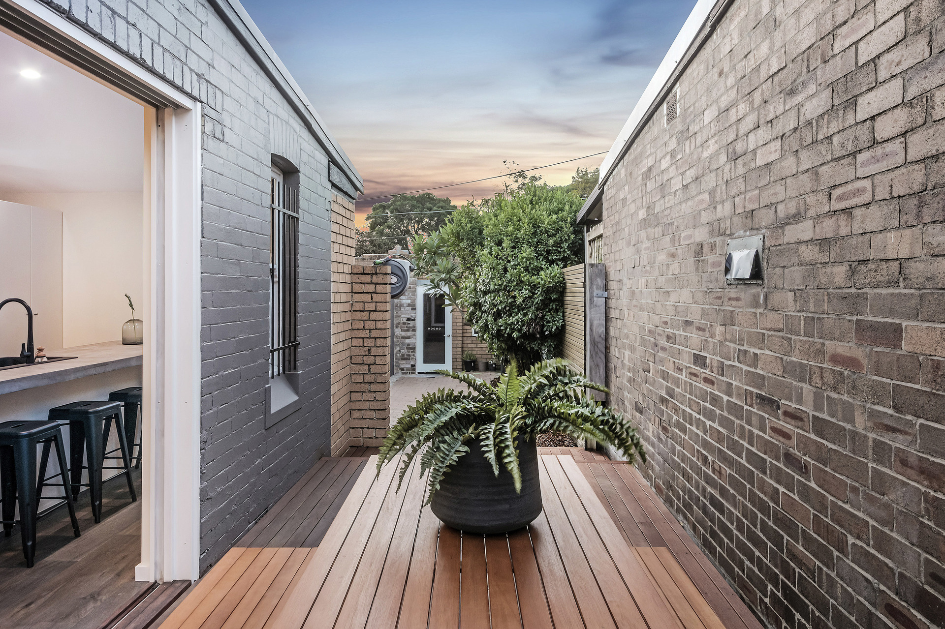 317 Princes Highway, ST PETERS, St Peters - Thumbnail 2