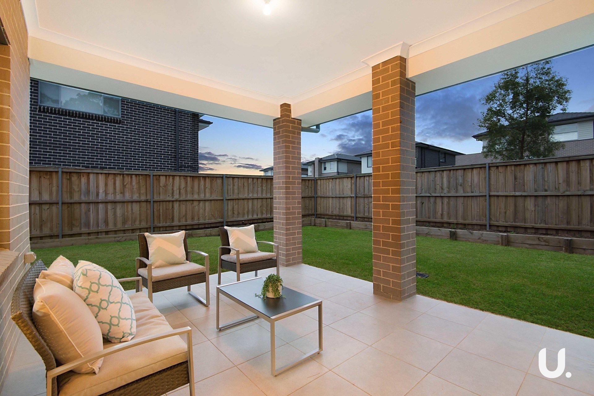 Colebee 51 Sugarloaf Crescent