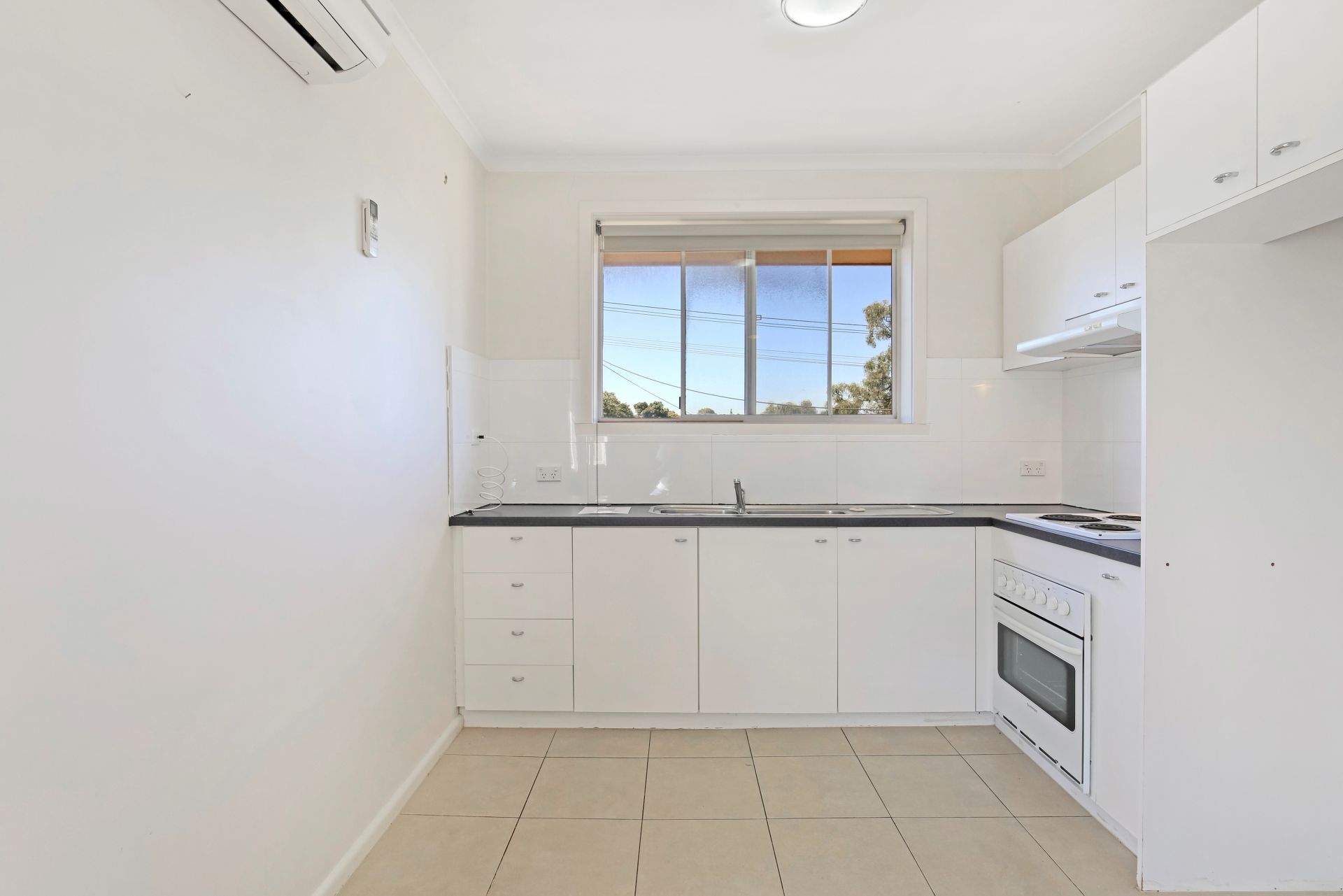 SPACIOUS APARTMENT IN A PERFECT LOCATION!