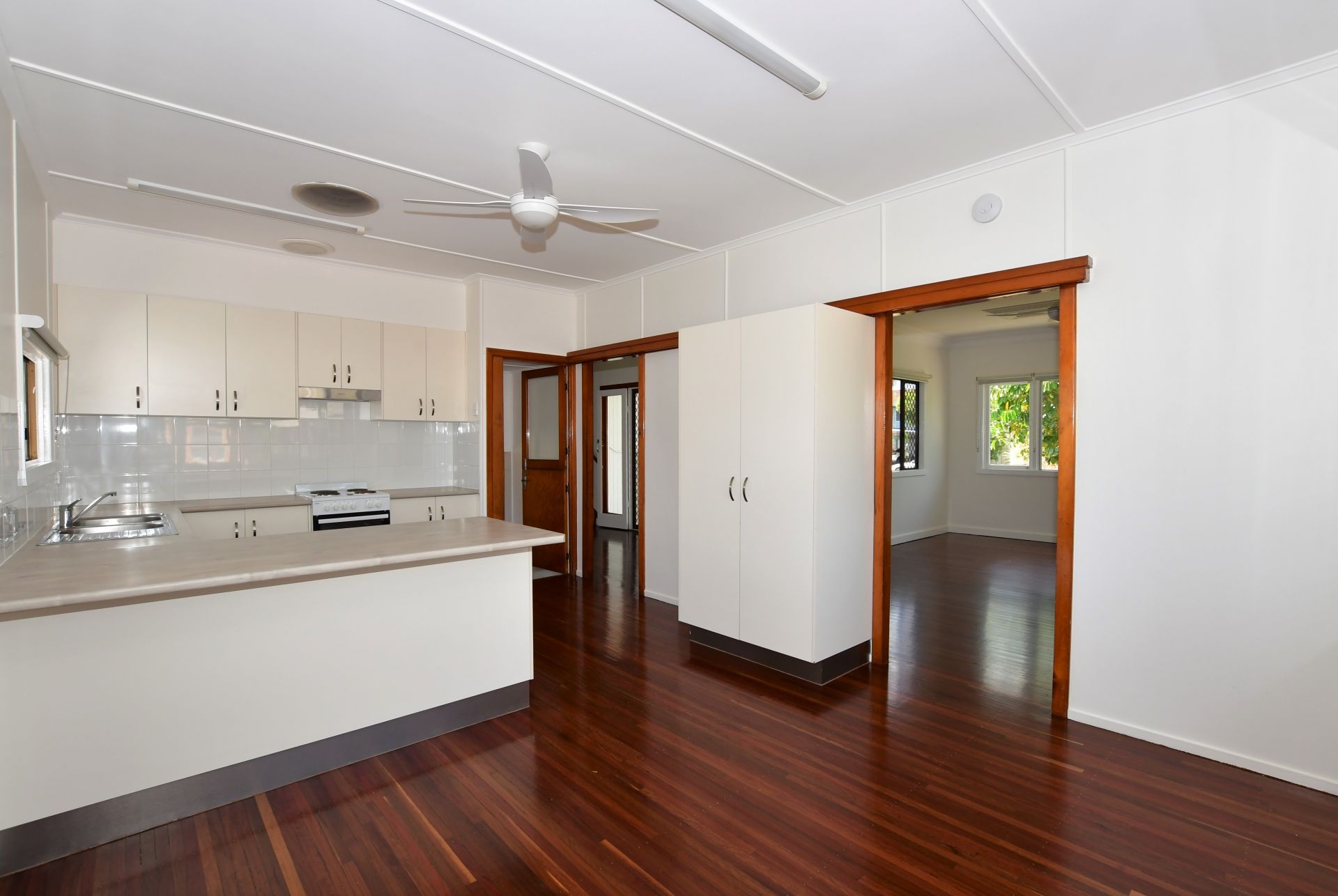 33 Wainwright Street, SVENSSON HEIGHTS Four Walls Realty