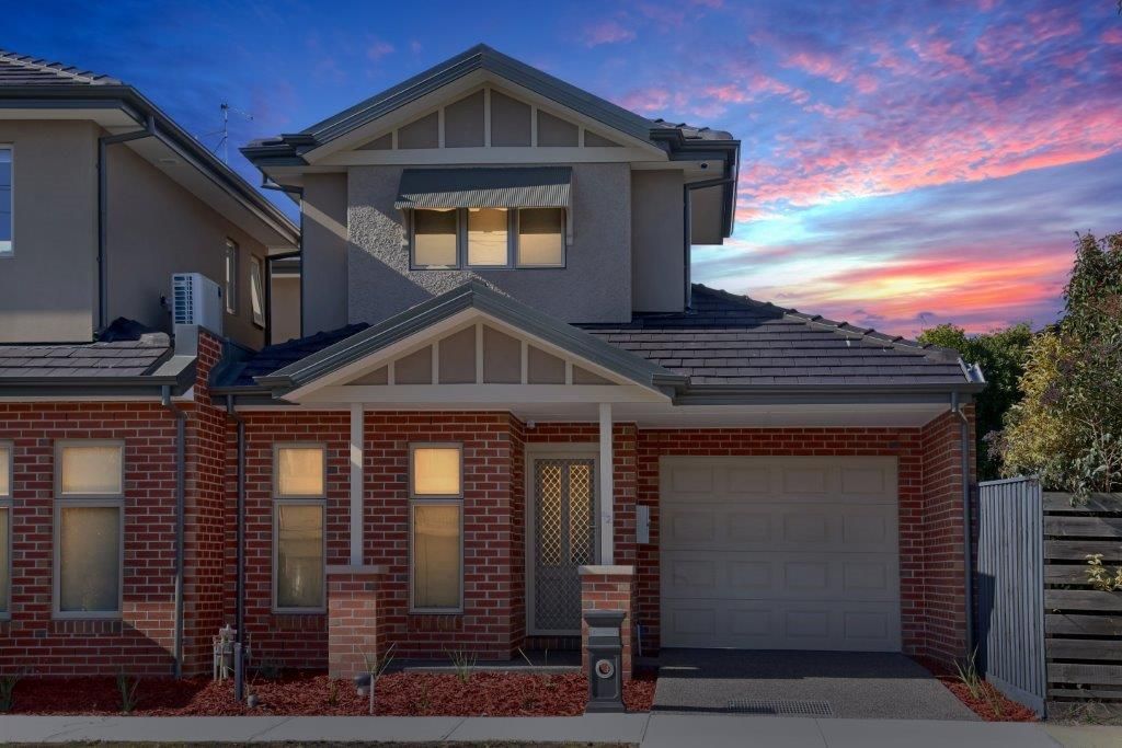 NEW TOWNHOUSE IN PERFECT LOCATION